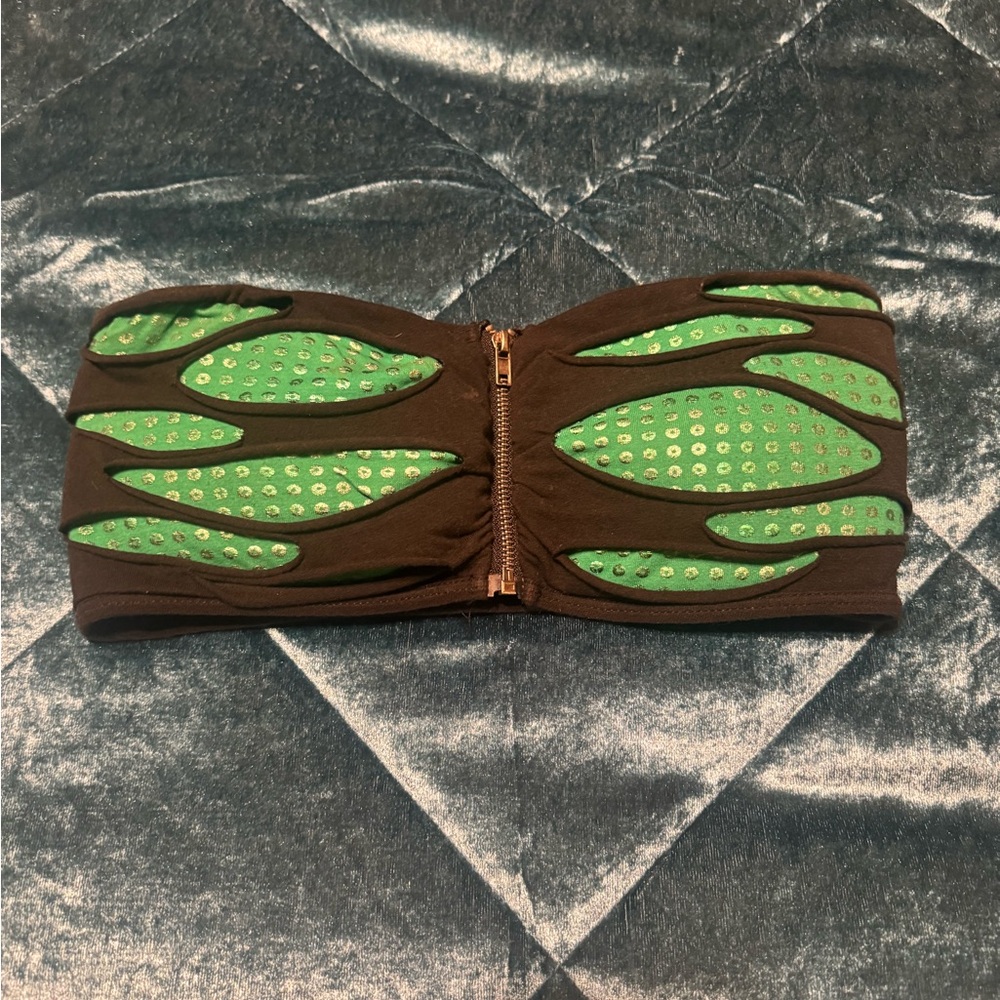 Hot Topic Black & Green Zippered Top… Sexy top for St Patrick’s Day ☘️